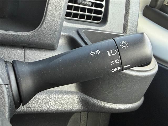 ハイゼットトラック スタンダード　三方開　ラジオ　ＬＥＤヘッドライト　リアウィンドウサンシェード　荷台ゴムマット　フロントバイザー　ヘッドライトレベライザー　ＡＣソケット　ゴムマット　バイザー　サンバイザー　ＳＲＳエアバッグ　パワステ（28枚目）