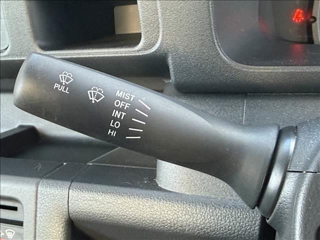 ハイゼットトラック スタンダード　三方開　ラジオ　ＬＥＤヘッドライト　リアウィンドウサンシェード　荷台ゴムマット　フロントバイザー　ヘッドライトレベライザー　ＡＣソケット　ゴムマット　バイザー　サンバイザー　ＳＲＳエアバッグ　パワステ（29枚目）