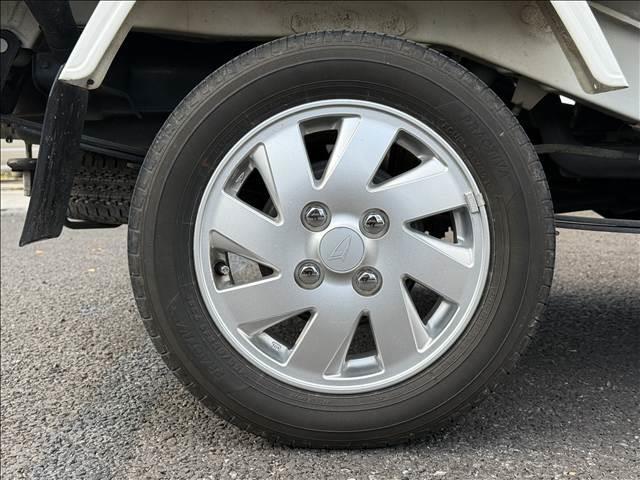 ハイゼットトラック スタンダード　三方開　ラジオ　ＬＥＤヘッドライト　リアウィンドウサンシェード　荷台ゴムマット　フロントバイザー　ヘッドライトレベライザー　ＡＣソケット　ゴムマット　バイザー　サンバイザー　ＳＲＳエアバッグ　パワステ（38枚目）