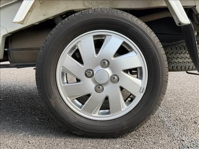 ハイゼットトラック スタンダード　三方開　ラジオ　ＬＥＤヘッドライト　リアウィンドウサンシェード　荷台ゴムマット　フロントバイザー　ヘッドライトレベライザー　ＡＣソケット　ゴムマット　バイザー　サンバイザー　ＳＲＳエアバッグ　パワステ（44枚目）