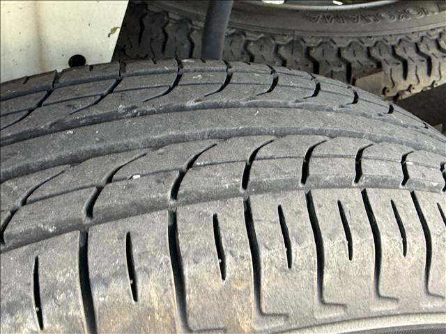 ハイゼットトラック スタンダード　三方開　ラジオ　ＬＥＤヘッドライト　リアウィンドウサンシェード　荷台ゴムマット　フロントバイザー　ヘッドライトレベライザー　ＡＣソケット　ゴムマット　バイザー　サンバイザー　ＳＲＳエアバッグ　パワステ（45枚目）