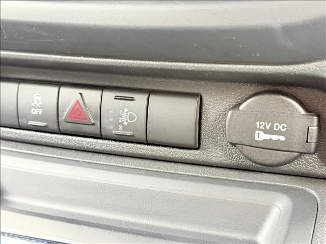 ジープ・コンパス スポーツ　４ＷＤ　フルセグナビ　Ｂカメ　ＢＴ　クルコン　ＥＳＣ　キーレス　ＥＴＣ　サイドカメラ　シートリフター　ＳＲＳエアバッグ　ステリモ　マット　バイザー　ヘッドライトレベライザー　ＤＶＤ再生　電格ミラー（15枚目）