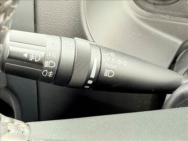 ジープ・コンパス スポーツ　４ＷＤ　フルセグナビ　Ｂカメ　ＢＴ　クルコン　ＥＳＣ　キーレス　ＥＴＣ　サイドカメラ　シートリフター　ＳＲＳエアバッグ　ステリモ　マット　バイザー　ヘッドライトレベライザー　ＤＶＤ再生　電格ミラー（28枚目）