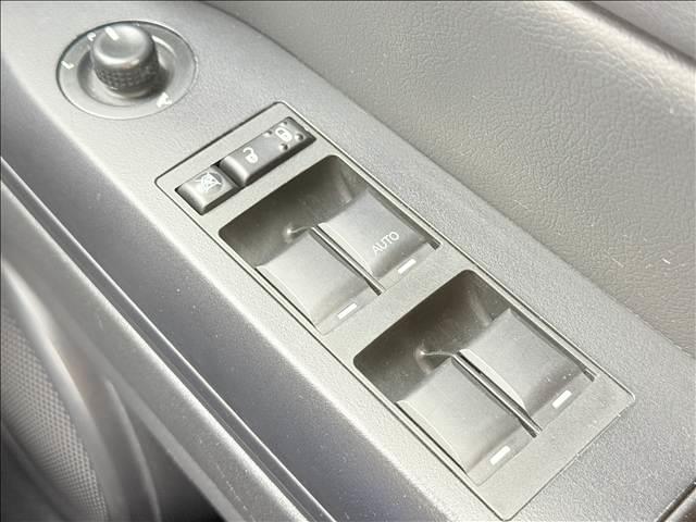 ジープ・コンパス スポーツ　４ＷＤ　フルセグナビ　Ｂカメ　ＢＴ　クルコン　ＥＳＣ　キーレス　ＥＴＣ　サイドカメラ　シートリフター　ＳＲＳエアバッグ　ステリモ　マット　バイザー　ヘッドライトレベライザー　ＤＶＤ再生　電格ミラー（29枚目）