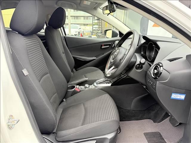 デミオ ＸＤ　スマートシティブレーキ　ＢＳＭ　Ｃセンサー　車線逸脱警報　スマートキー　Ｐスタート　ＢＴ　ラジオ　ステリモ　Ａライト　ｉ－ｓｔｏｐ　レベライザー　横滑り防止　サイド／カーテンＳＲＳ　Ｐガラス（9枚目）