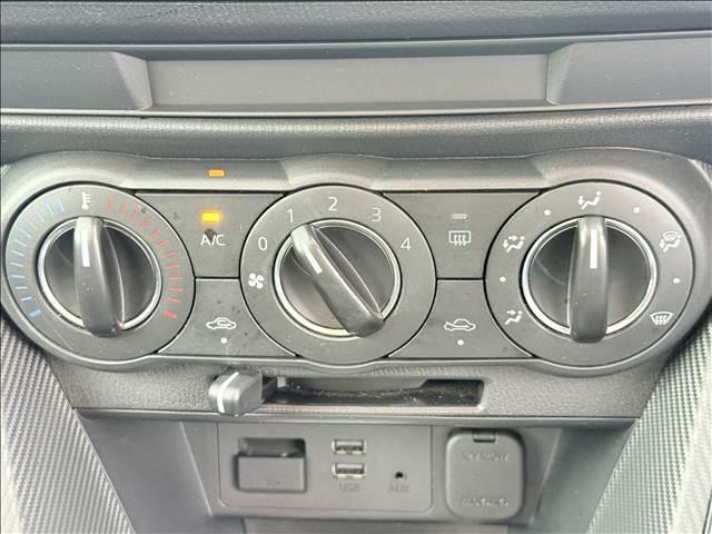 デミオ ＸＤ　スマートシティブレーキ　ＢＳＭ　Ｃセンサー　車線逸脱警報　スマートキー　Ｐスタート　ＢＴ　ラジオ　ステリモ　Ａライト　ｉ－ｓｔｏｐ　レベライザー　横滑り防止　サイド／カーテンＳＲＳ　Ｐガラス（12枚目）