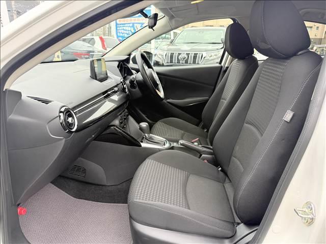 デミオ ＸＤ　スマートシティブレーキ　ＢＳＭ　Ｃセンサー　車線逸脱警報　スマートキー　Ｐスタート　ＢＴ　ラジオ　ステリモ　Ａライト　ｉ－ｓｔｏｐ　レベライザー　横滑り防止　サイド／カーテンＳＲＳ　Ｐガラス（25枚目）