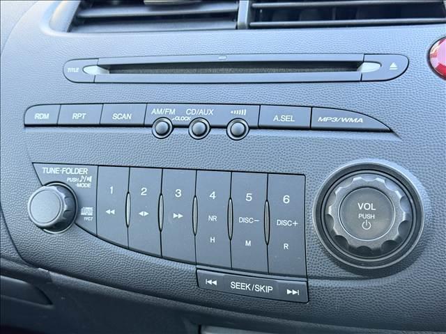 シビック タイプＲ　ユーロ　ＣＤ／ラジオ　キーレスキー　Ｐスタ　ステリモ　ＥＴＣ　ヒーテッドミラー　Ｃセンサー　シートリフター　チルトステア　シガーソケット　電格ミラー　セキュリティアラーム　革巻きステア　マット　キセノン（12枚目）