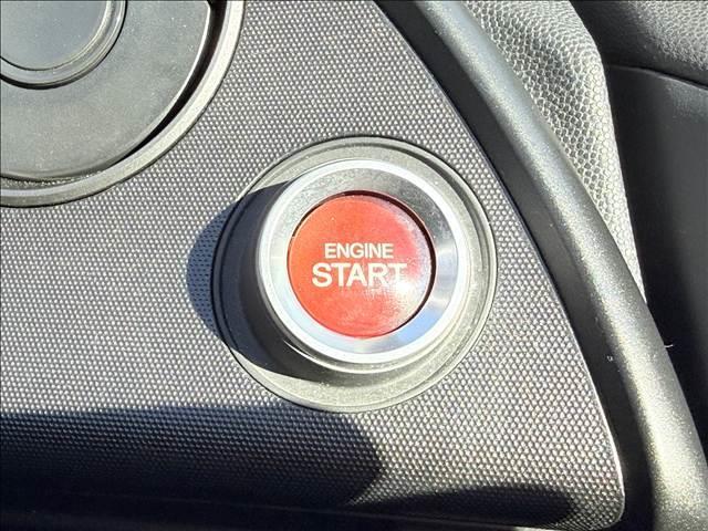 シビック タイプＲ　ユーロ　ＣＤ／ラジオ　キーレスキー　Ｐスタ　ステリモ　ＥＴＣ　ヒーテッドミラー　Ｃセンサー　シートリフター　チルトステア　シガーソケット　電格ミラー　セキュリティアラーム　革巻きステア　マット　キセノン（14枚目）
