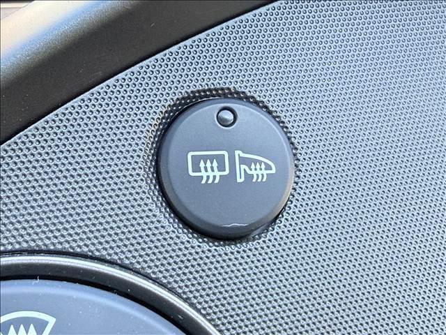 シビック タイプＲ　ユーロ　ＣＤ／ラジオ　キーレスキー　Ｐスタ　ステリモ　ＥＴＣ　ヒーテッドミラー　Ｃセンサー　シートリフター　チルトステア　シガーソケット　電格ミラー　セキュリティアラーム　革巻きステア　マット　キセノン（16枚目）