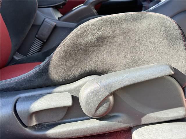 シビック タイプＲ　ユーロ　ＣＤ／ラジオ　キーレスキー　Ｐスタ　ステリモ　ＥＴＣ　ヒーテッドミラー　Ｃセンサー　シートリフター　チルトステア　シガーソケット　電格ミラー　セキュリティアラーム　革巻きステア　マット　キセノン（27枚目）