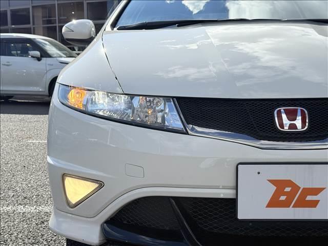 シビック タイプＲ　ユーロ　ＣＤ／ラジオ　キーレスキー　Ｐスタ　ステリモ　ＥＴＣ　ヒーテッドミラー　Ｃセンサー　シートリフター　チルトステア　シガーソケット　電格ミラー　セキュリティアラーム　革巻きステア　マット　キセノン（33枚目）