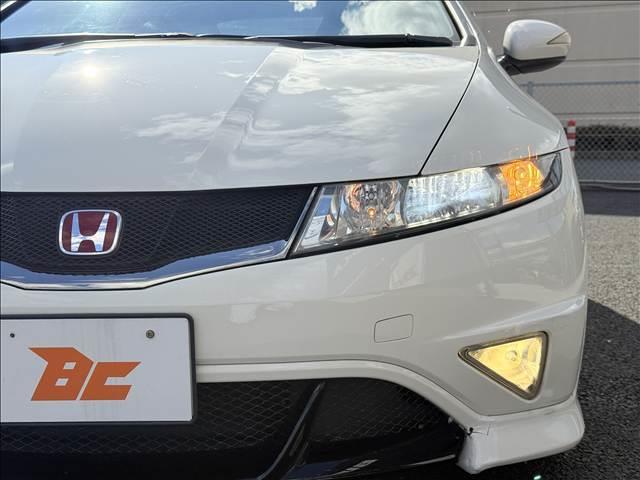 シビック タイプＲ　ユーロ　ＣＤ／ラジオ　キーレスキー　Ｐスタ　ステリモ　ＥＴＣ　ヒーテッドミラー　Ｃセンサー　シートリフター　チルトステア　シガーソケット　電格ミラー　セキュリティアラーム　革巻きステア　マット　キセノン（34枚目）