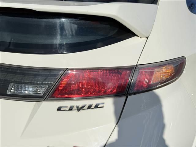 シビック タイプＲ　ユーロ　ＣＤ／ラジオ　キーレスキー　Ｐスタ　ステリモ　ＥＴＣ　ヒーテッドミラー　Ｃセンサー　シートリフター　チルトステア　シガーソケット　電格ミラー　セキュリティアラーム　革巻きステア　マット　キセノン（37枚目）