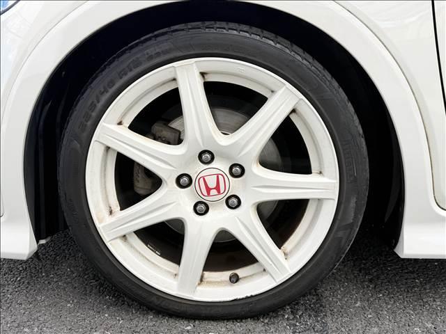 シビック タイプＲ　ユーロ　ＣＤ／ラジオ　キーレスキー　Ｐスタ　ステリモ　ＥＴＣ　ヒーテッドミラー　Ｃセンサー　シートリフター　チルトステア　シガーソケット　電格ミラー　セキュリティアラーム　革巻きステア　マット　キセノン（42枚目）