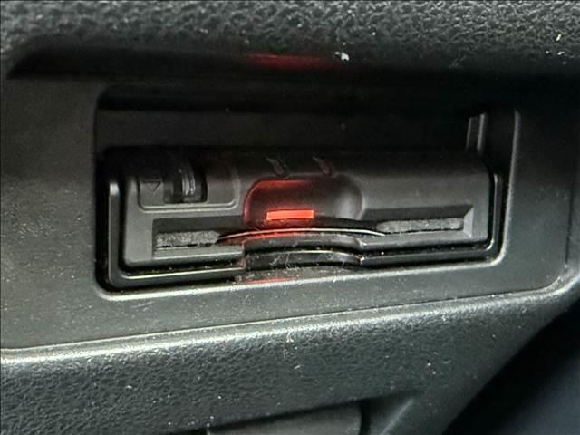 ジューク １５ＲＸ　フルセグナビ　アラウンドビューモニター　ＢＴ　ＤＶＤ再生　スマートキー　Ｐスタ　ＨＩＤライト　Ａライト　フォグ　Ａスト　ＥＴＣ　ドラレコ　アームレスト　電格ミラー　横滑り防り　カーテンサイドエアバ（15枚目）