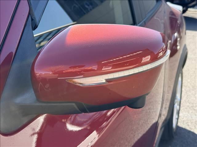 ジューク １５ＲＸ　フルセグナビ　アラウンドビューモニター　ＢＴ　ＤＶＤ再生　スマートキー　Ｐスタ　ＨＩＤライト　Ａライト　フォグ　Ａスト　ＥＴＣ　ドラレコ　アームレスト　電格ミラー　横滑り防り　カーテンサイドエアバ（34枚目）