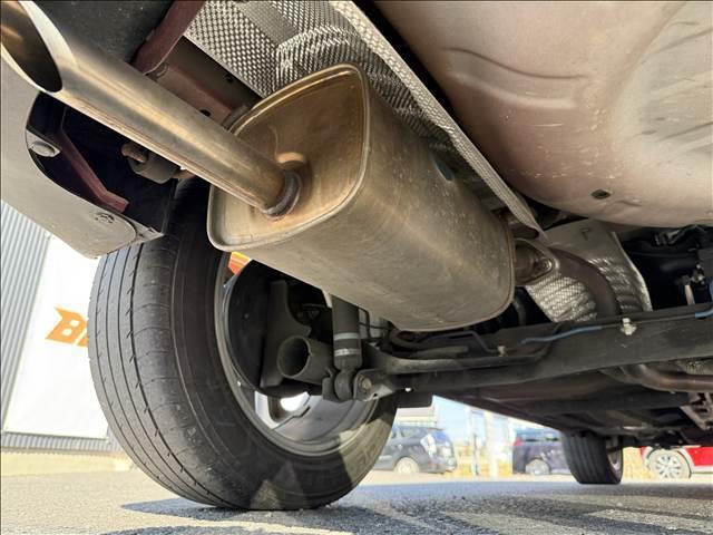 ジューク １５ＲＸ　フルセグナビ　アラウンドビューモニター　ＢＴ　ＤＶＤ再生　スマートキー　Ｐスタ　ＨＩＤライト　Ａライト　フォグ　Ａスト　ＥＴＣ　ドラレコ　アームレスト　電格ミラー　横滑り防り　カーテンサイドエアバ（47枚目）