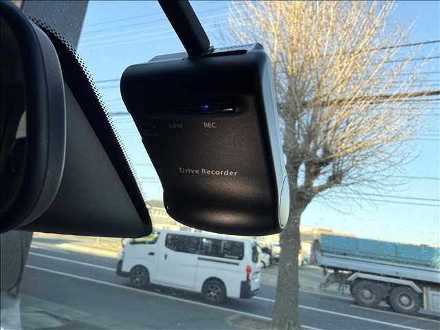 セレナ ２０Ｘ　Ｖセレクション＋セーフティ　エマブレ　両電スラ　フルセグナビ　Ｂモニター　ＢＴ　ＤＶＤ再生　ＬＤＷ　スマートキー　Ｐスタート　Ａライト　フォグ　Ｉストップ　クルコン　ドラレコ　リアオートエアコン　ステリモ　シートカバー（17枚目）