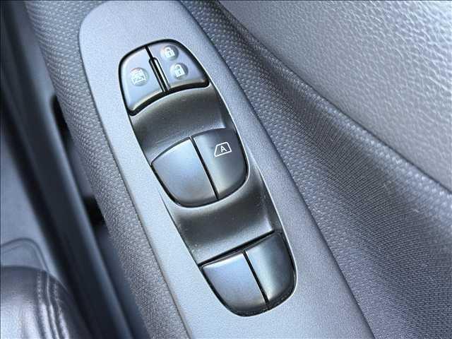 セレナ ２０Ｘ　Ｖセレクション＋セーフティ　エマブレ　両電スラ　フルセグナビ　Ｂモニター　ＢＴ　ＤＶＤ再生　ＬＤＷ　スマートキー　Ｐスタート　Ａライト　フォグ　Ｉストップ　クルコン　ドラレコ　リアオートエアコン　ステリモ　シートカバー（29枚目）