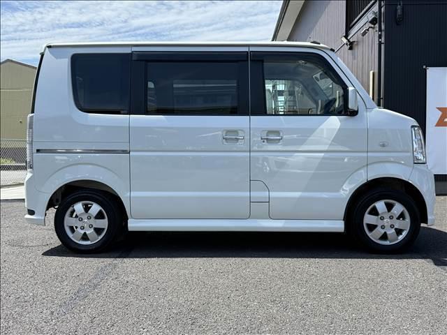 エブリイワゴン PZターボ ターボ 電動スライドドア CDオーディオ キーレス 純正エアロ 電格ミラー HIDヘッドランプ フォグ Pガラス Sアラーム Rスポイラー 純正アルミホイール アクセサリーソケット リアヒーター(7枚目)