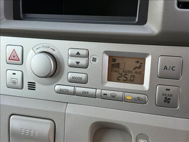 エブリイワゴン PZターボ ターボ 電動スライドドア CDオーディオ キーレス 純正エアロ 電格ミラー HIDヘッドランプ フォグ Pガラス Sアラーム Rスポイラー 純正アルミホイール アクセサリーソケット リアヒーター(12枚目)