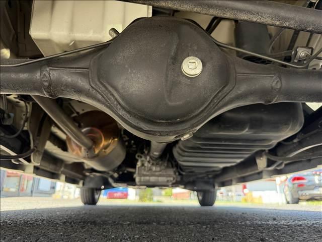 エブリイワゴン PZターボ ターボ 電動スライドドア CDオーディオ キーレス 純正エアロ 電格ミラー HIDヘッドランプ フォグ Pガラス Sアラーム Rスポイラー 純正アルミホイール アクセサリーソケット リアヒーター(46枚目)