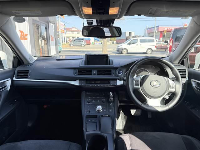 ＣＴ ＣＴ２００ｈ　バージョンＣ　スマートキー　Ｐスタート　ＥＴＣ　ドラレコ　シートヒーター　Ｃセンサー　ＬＥＤヘッドライト　フォグ　Ａライト　クルコン　サイド／カーテンＳＲＳ　パドルシフト　ステリモ　セキュリティアラーム　Ｐガラス（2枚目）