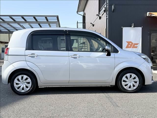 スペイド Ｆ　地デジナビ　電スラ　Ｂモニター　ステリモ　ＢＴ　ＥＴＣ　Ｉストップ　横滑り防止　レベライザー　電格ミラー　マット　バイザー　Ｐガラス　シートリフター　ＩＳＯＦＩＸ　ＡＣソケット　キーレスキー（7枚目）