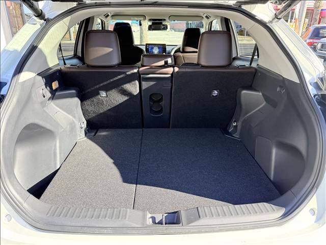 ヤリスクロス ハイブリッドＺ　８インチフルセグナビ　セーフティセンス　全方位モニター　Ｐバックドア　Ｐアシスト　シートヒーター　追従クルコン　ＢＴ　スマートキー　Ｐスタート　ＬＥＤ　Ａライト　Ａハイビーム　ＥＴＣ　ドラレコ（11枚目）