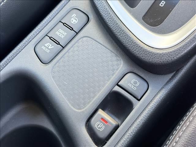 ヤリスクロス ハイブリッドＺ　８インチフルセグナビ　セーフティセンス　全方位モニター　Ｐバックドア　Ｐアシスト　シートヒーター　追従クルコン　ＢＴ　スマートキー　Ｐスタート　ＬＥＤ　Ａライト　Ａハイビーム　ＥＴＣ　ドラレコ（15枚目）