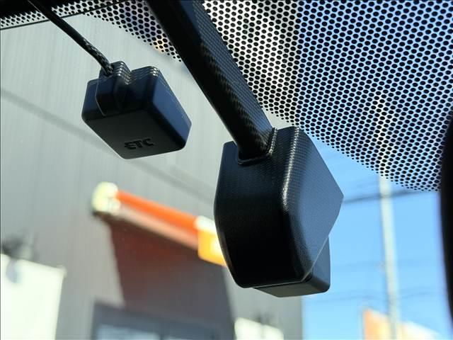 ヤリスクロス ハイブリッドＺ　８インチフルセグナビ　セーフティセンス　全方位モニター　Ｐバックドア　Ｐアシスト　シートヒーター　追従クルコン　ＢＴ　スマートキー　Ｐスタート　ＬＥＤ　Ａライト　Ａハイビーム　ＥＴＣ　ドラレコ（16枚目）