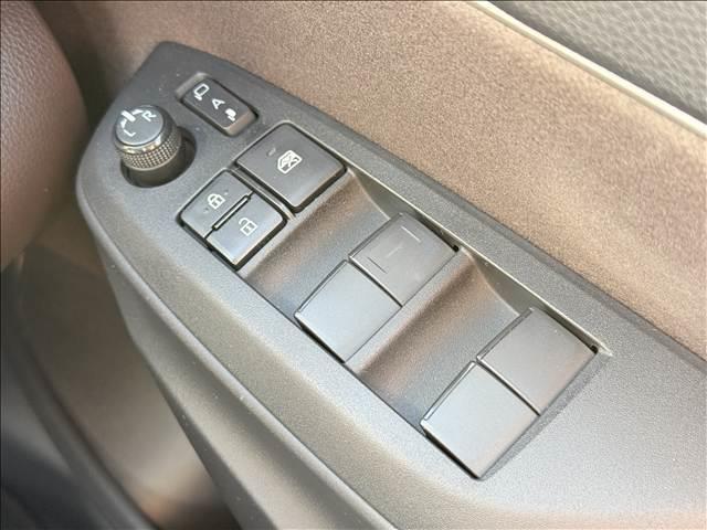 ヤリスクロス ハイブリッドＺ　８インチフルセグナビ　セーフティセンス　全方位モニター　Ｐバックドア　Ｐアシスト　シートヒーター　追従クルコン　ＢＴ　スマートキー　Ｐスタート　ＬＥＤ　Ａライト　Ａハイビーム　ＥＴＣ　ドラレコ（31枚目）