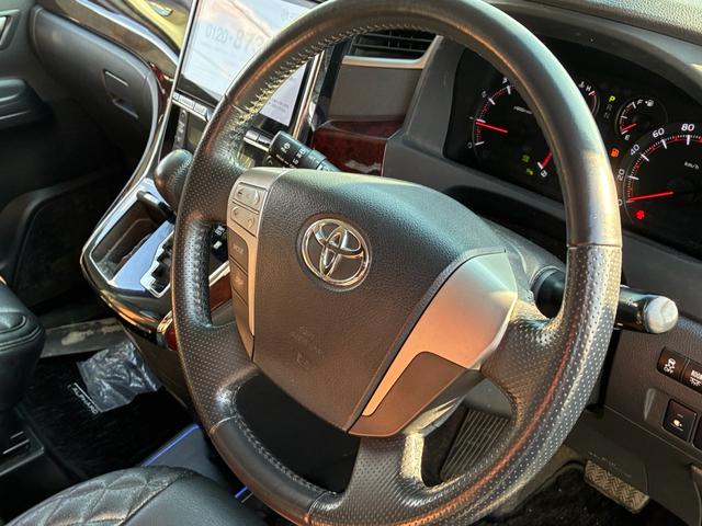 アルファード 240S キーレス エアバック パワステ パワーウインドウ カーテンエアバッグ リアオートエアコン 電動格納ミラー 衝突安全ボディ スマートキー ABS DVD再生 リアカメラ 盗難防止装置(16枚目)