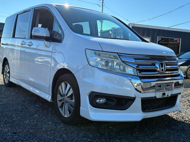 ステップワゴンスパーダ パワーエディション　ダブルエアコン　横滑り防止　ＡＡＣ　フルフラットシート　エアロ　盗難防止システム　ＢＴ　パワーステアリング　運転席エアバッグ　パワーウィンドウ　ＡＢＳ　３列シート　ＤＶＤ再生　アイドリングＳＴＯＰ（4枚目）