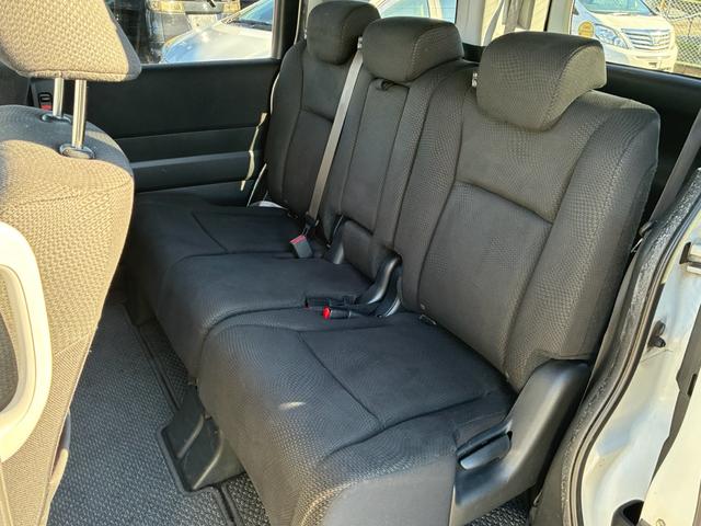 ステップワゴンスパーダ パワーエディション　ダブルエアコン　横滑り防止　ＡＡＣ　フルフラットシート　エアロ　盗難防止システム　ＢＴ　パワーステアリング　運転席エアバッグ　パワーウィンドウ　ＡＢＳ　３列シート　ＤＶＤ再生　アイドリングＳＴＯＰ（14枚目）