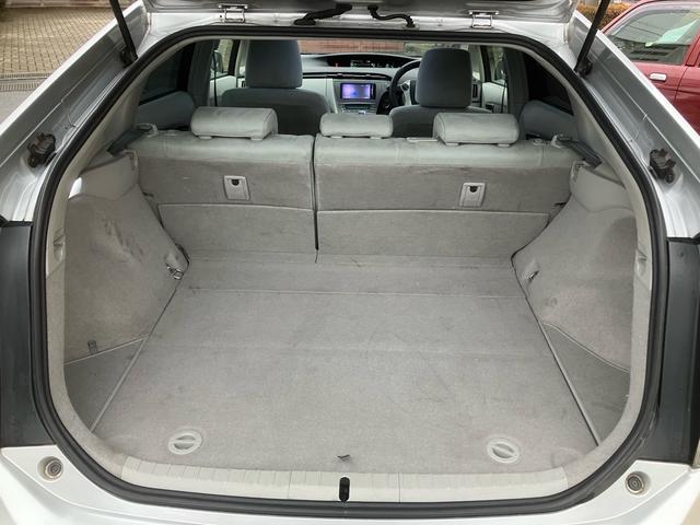 プリウス Ｇ　サンルーフ　モデリスタ　フルエアロ　車高調　ナビ　テレビ　Ｂｌｕｅｔｏｏｔｈ　バックカメラ　ＥＴＣ　クルーズコントロール　ソーラーパネル　スマートキー　ハイブリッド（41枚目）