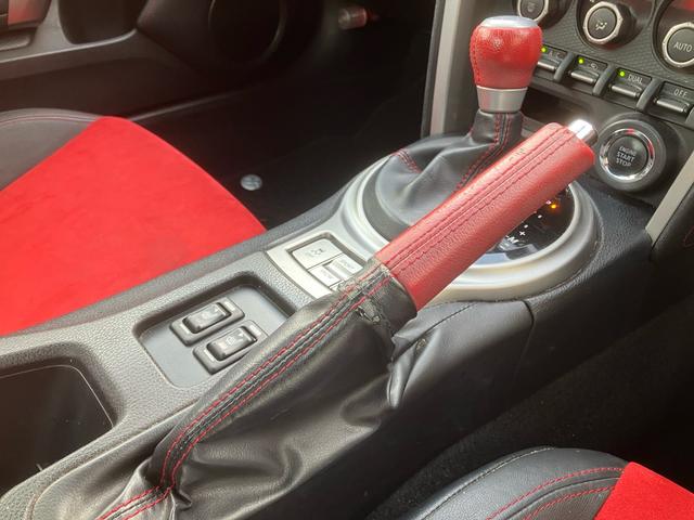 ８６ ＧＴリミテッド　保証１年　車検２年付き　ナビ　ＥＴＣ　パドルシフト　スマートキー　純正アルミホイール　オートエアコン　エアバック　パワーウィンドウ　衝突安全ボディ（24枚目）