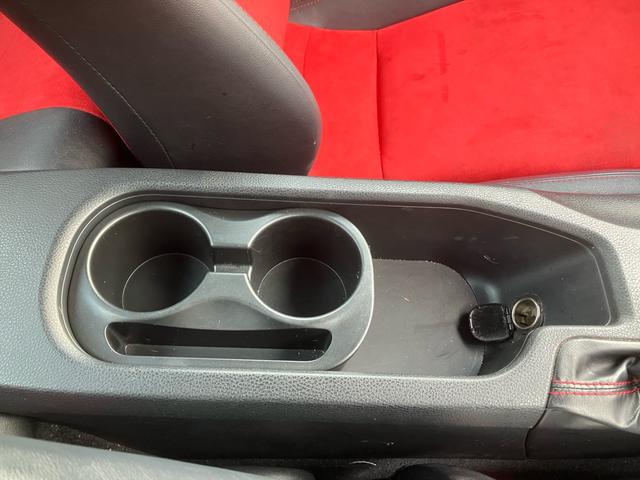 ８６ ＧＴリミテッド　保証１年　車検２年付き　ナビ　ＥＴＣ　パドルシフト　スマートキー　純正アルミホイール　オートエアコン　エアバック　パワーウィンドウ　衝突安全ボディ（27枚目）