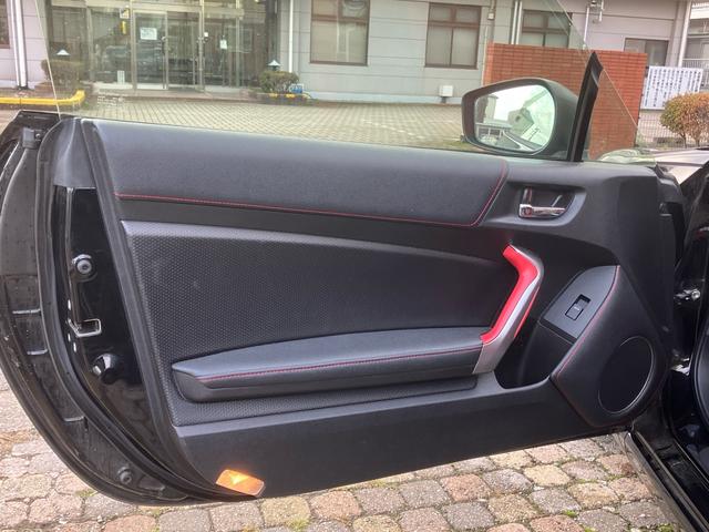８６ ＧＴリミテッド　保証１年　車検２年付き　ナビ　ＥＴＣ　パドルシフト　スマートキー　純正アルミホイール　オートエアコン　エアバック　パワーウィンドウ　衝突安全ボディ（43枚目）