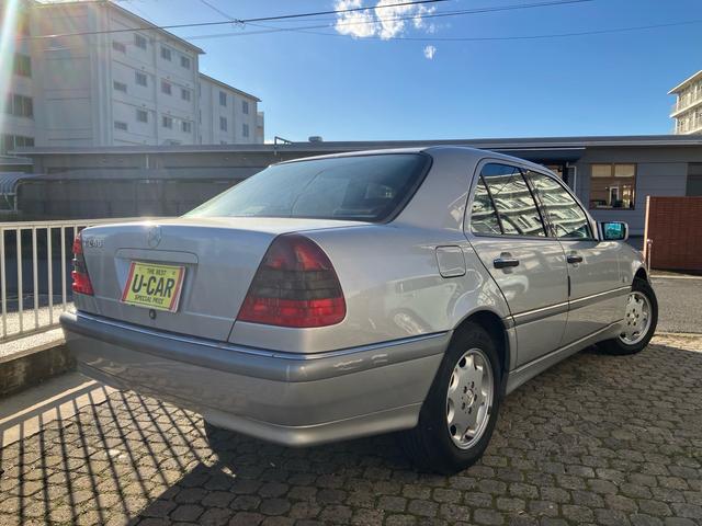 Ｃクラス Ｃ２４０　後期型　左ハンドル　Ｗ２０２　純正アルミホイール　パワーシート　ディーラー車（8枚目）