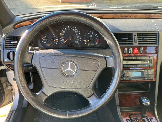 Ｃクラス Ｃ２４０　後期型　左ハンドル　Ｗ２０２　純正アルミホイール　パワーシート　ディーラー車（15枚目）