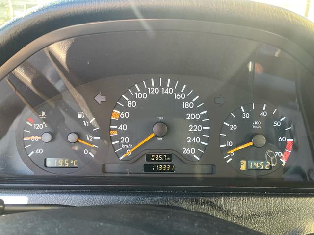 Ｃクラス Ｃ２４０　後期型　左ハンドル　Ｗ２０２　純正アルミホイール　パワーシート　ディーラー車（16枚目）