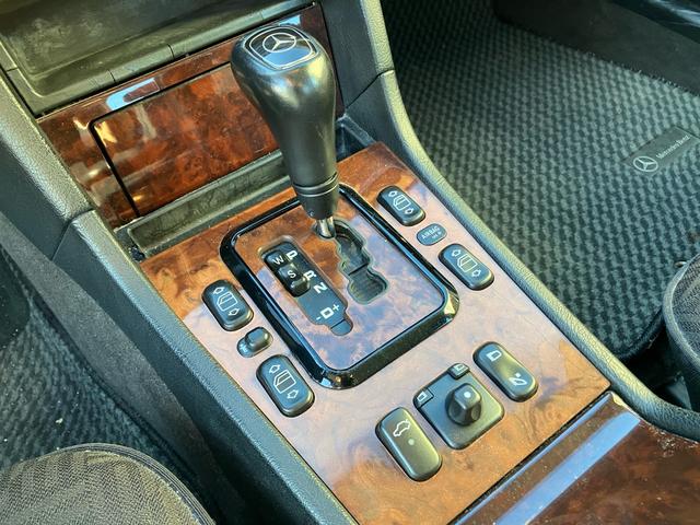 Ｃクラス Ｃ２４０　後期型　左ハンドル　Ｗ２０２　純正アルミホイール　パワーシート　ディーラー車（18枚目）