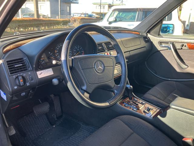 Ｃクラス Ｃ２４０　後期型　左ハンドル　Ｗ２０２　純正アルミホイール　パワーシート　ディーラー車（29枚目）