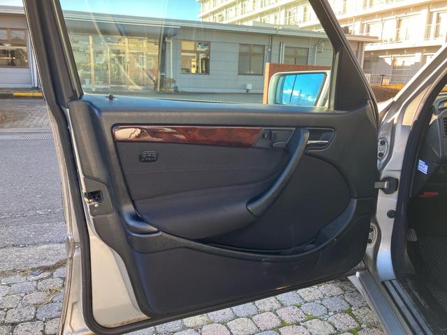 Ｃクラス Ｃ２４０　後期型　左ハンドル　Ｗ２０２　純正アルミホイール　パワーシート　ディーラー車（37枚目）