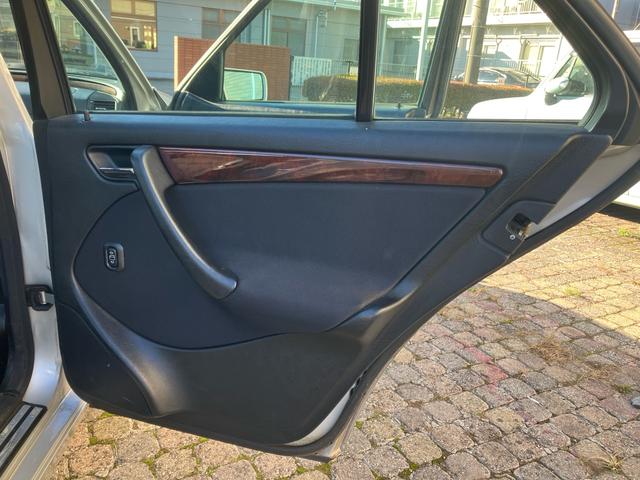 Ｃクラス Ｃ２４０　後期型　左ハンドル　Ｗ２０２　純正アルミホイール　パワーシート　ディーラー車（40枚目）