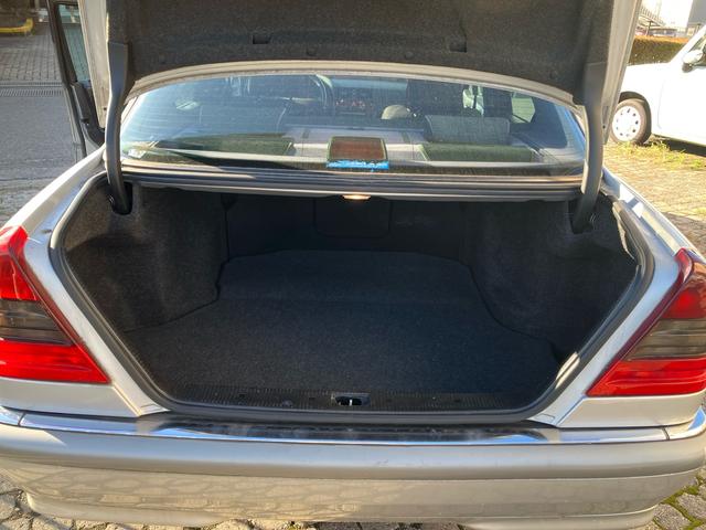 Ｃクラス Ｃ２４０　後期型　左ハンドル　Ｗ２０２　純正アルミホイール　パワーシート　ディーラー車（42枚目）
