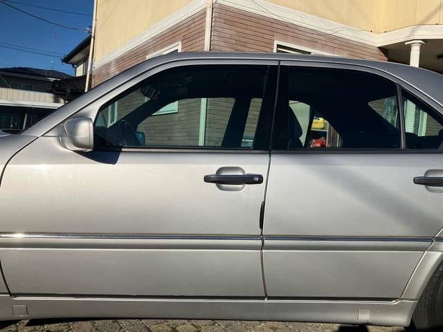 Ｃクラス Ｃ２４０　後期型　左ハンドル　Ｗ２０２　純正アルミホイール　パワーシート　ディーラー車（48枚目）