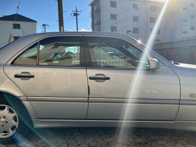 Ｃクラス Ｃ２４０　後期型　左ハンドル　Ｗ２０２　純正アルミホイール　パワーシート　ディーラー車（51枚目）